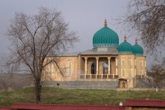 Вид на мавзолей с трассы